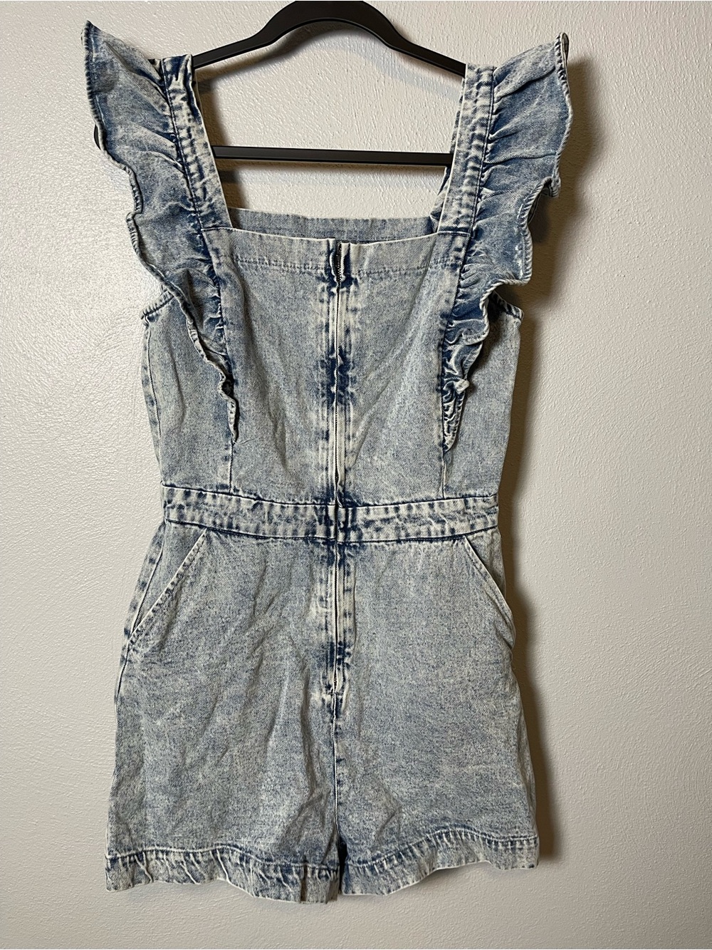 NWT Gilli Light Wash Denim Ruffle Romper